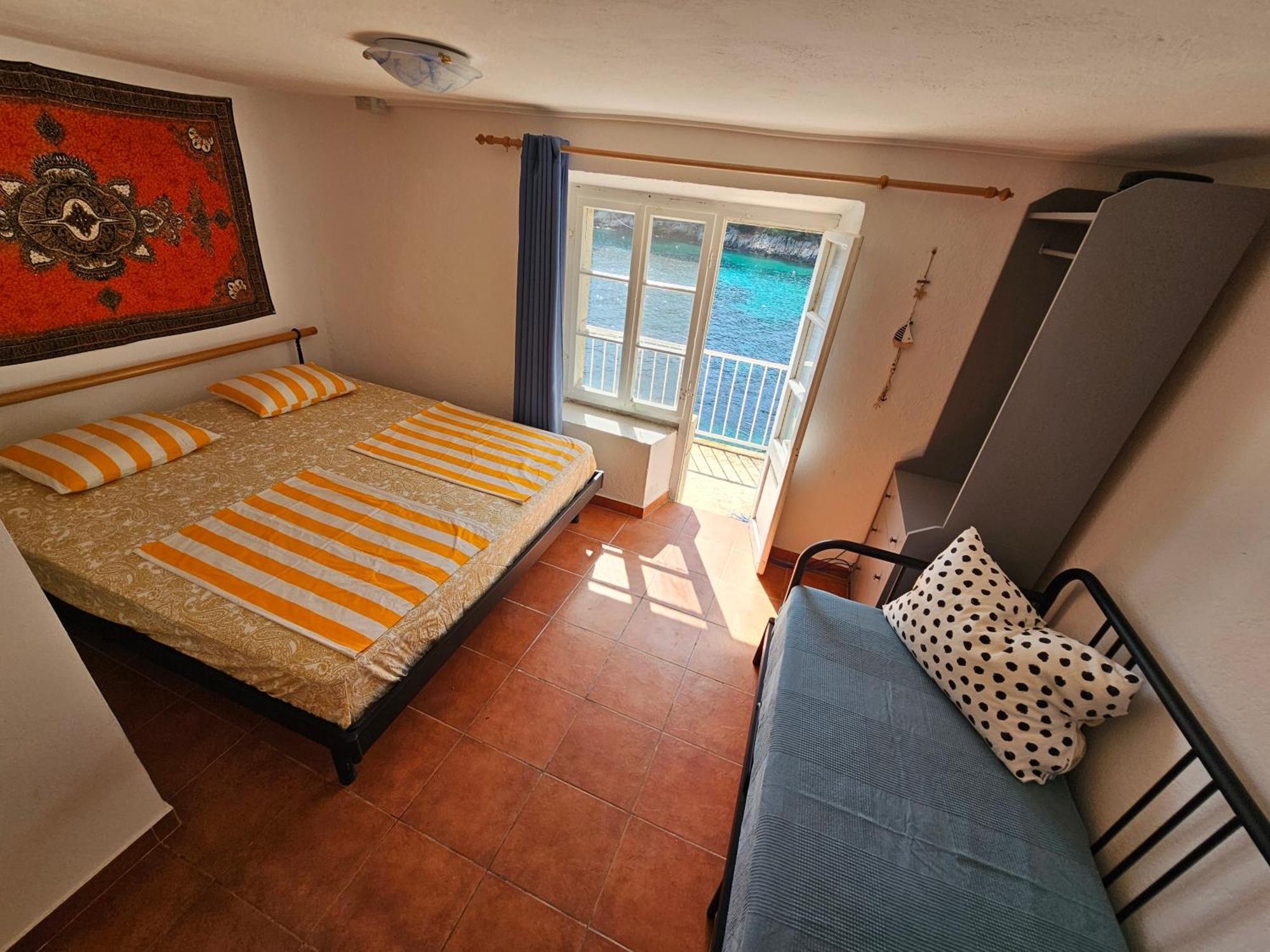 Kamena Kucica Holiday home Gdinj